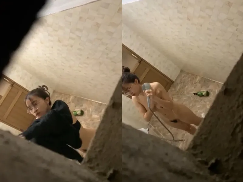 Quay lén ghệ vú ngon tắm, khe âm đạo chảy nước ròng ròng